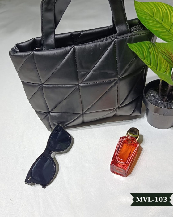 Kapitone Kabartmalı Puf Deri Çanta